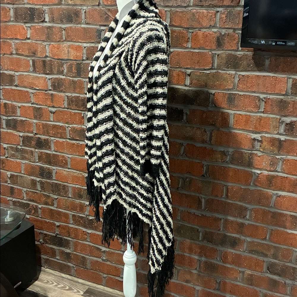 Daytrip Black and cream Fringe Open-Front Knit Cardigan. Size Large. - Picture 2 of 6